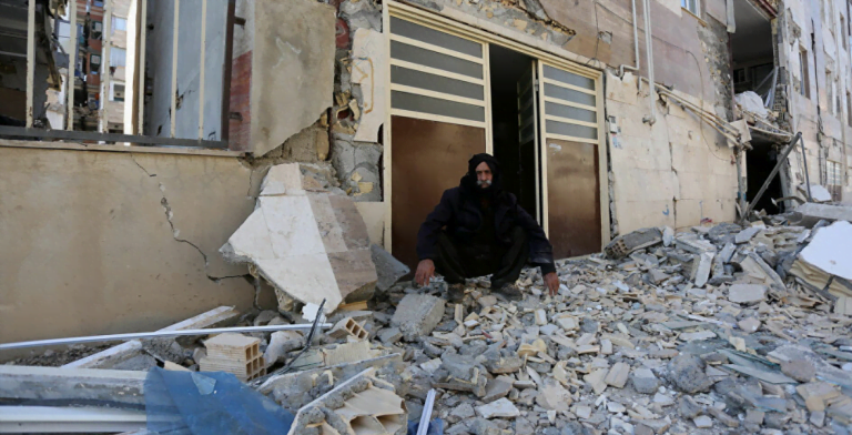 زلزال يضرب إيران