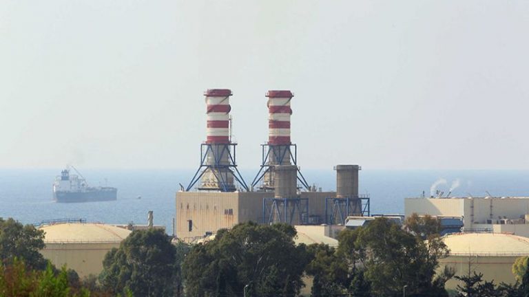 منشآت النفط في الزهراني وطرابلس تفاجئ اللبنانيين بسعر المازوت