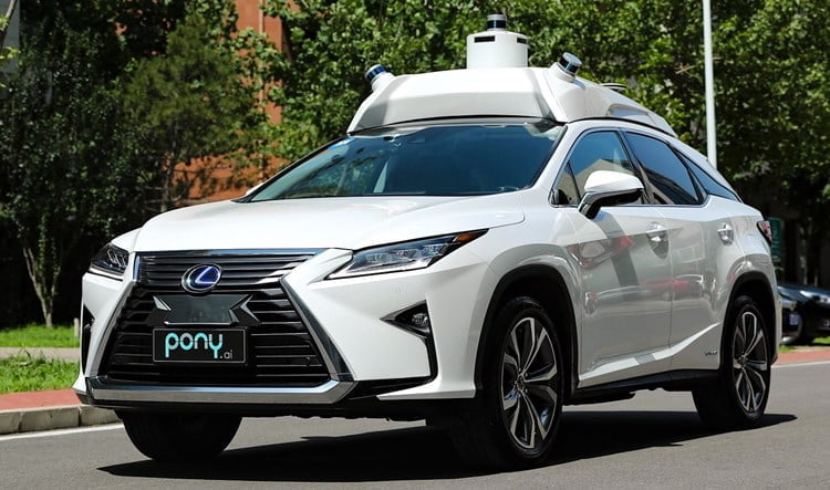 “روبوتاسكي” أولى السيارات التي تعمل دون سائق وتتواصل مع الناس رقمياً