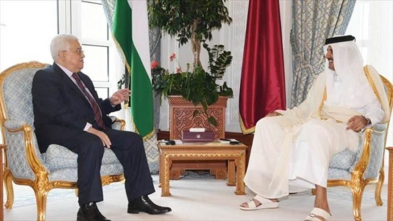 عباس ناقش الانتهاكات “الإسرائيلية” مع أمير قطر