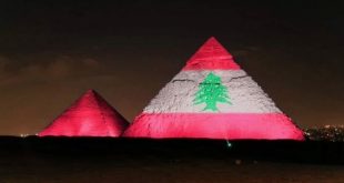 اضاءة اهرامات مصر بالعلم اللبناني