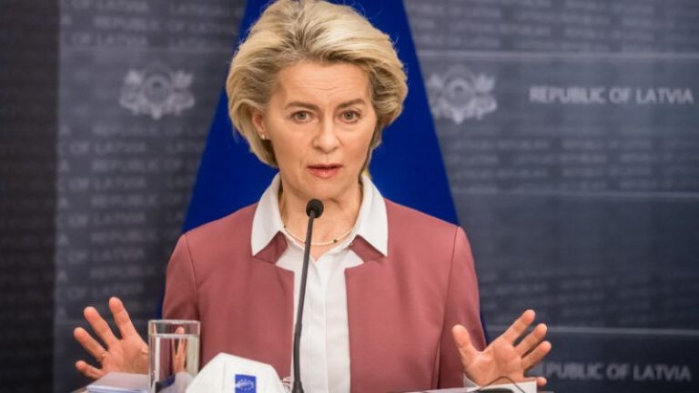 المفوضية الأوروبية تعلن خطة للتخلي عن واردات الطاقة الروسية