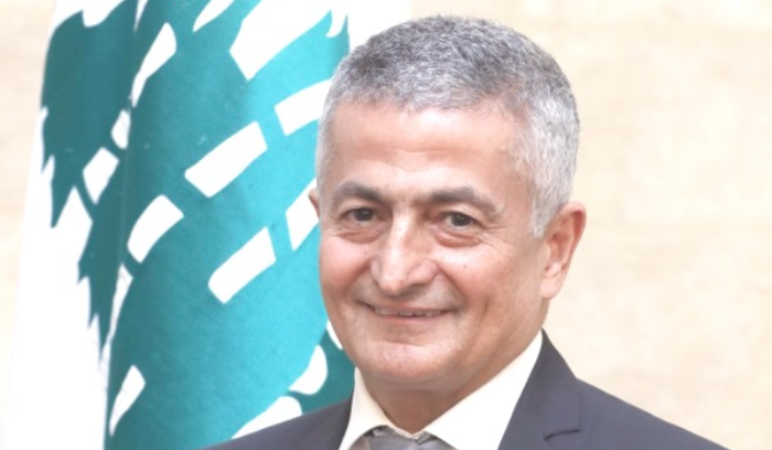 وزير المال وقّع قرارين.. فما هما؟