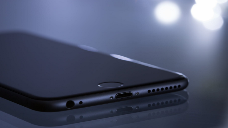 بالصورة – تعرّف على “آيفون” المستقبل؟!