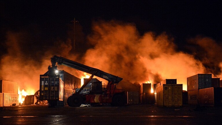 بالصور.. الحاويات التي استهدفتها “إسرائيل” بميناء اللاذقية
