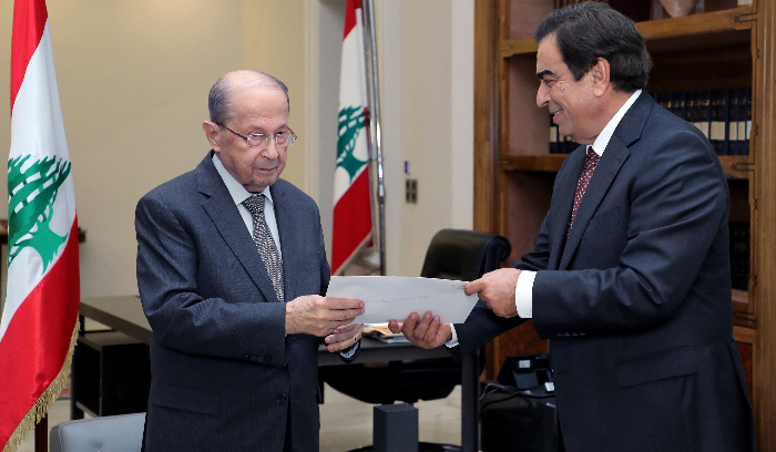 عون تسلم من قرداحي كتاب الإستقالة: حريصون على أفضل العلاقات العربية