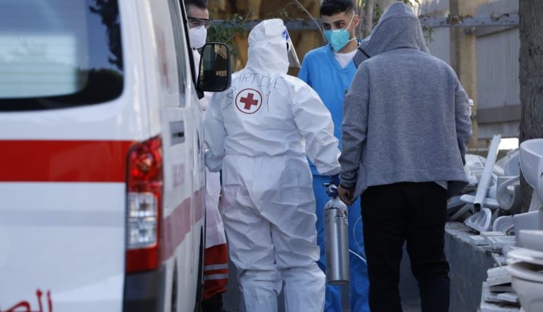 بلدة لبنانية تصارع كورونا وتستعد للإغلاق التام!