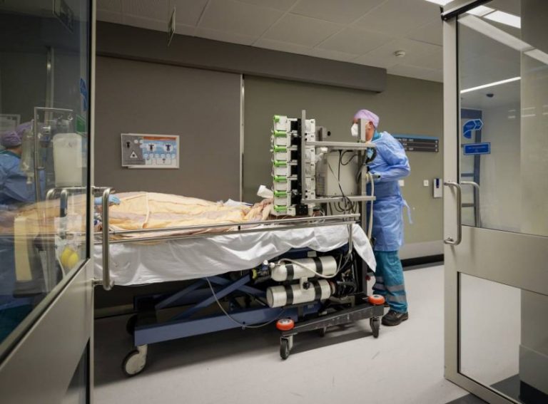 في هذه المستشفى.. لا هواتف ولا انترنت