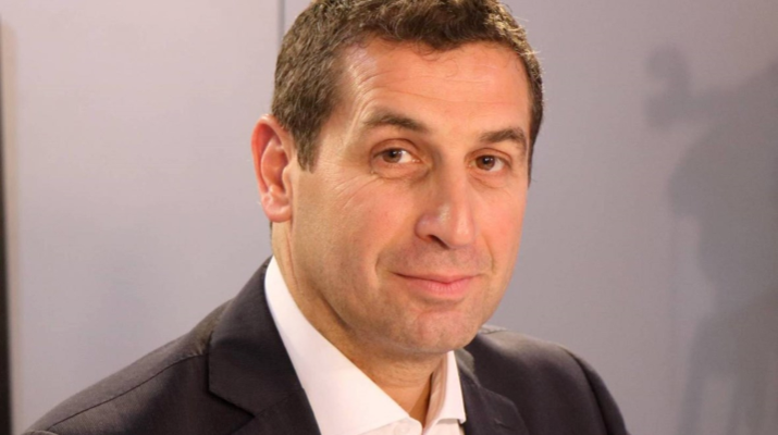 معلوف يكشف نقطة الخلاف مع حزب الله