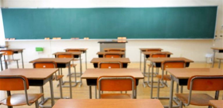 هل تغلق المدارس أبوابها غداً؟