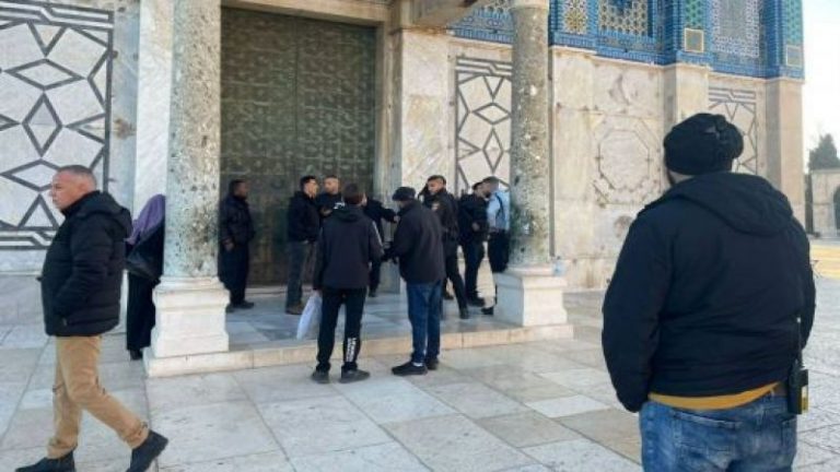  شرطة الاحتلال تعتقل أحد حراس المسجد الأقصى