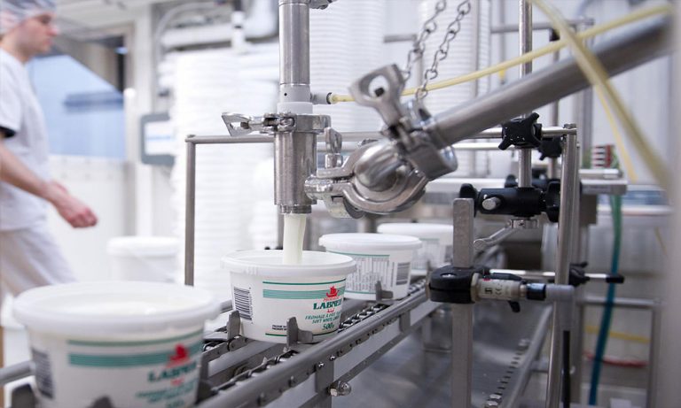 إقفال مصنعين للألبان والأجبان في البقاع