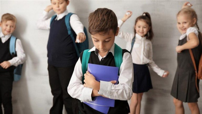 السجن وغرامة مالية للمتنمرين في المدارس والجامعات!