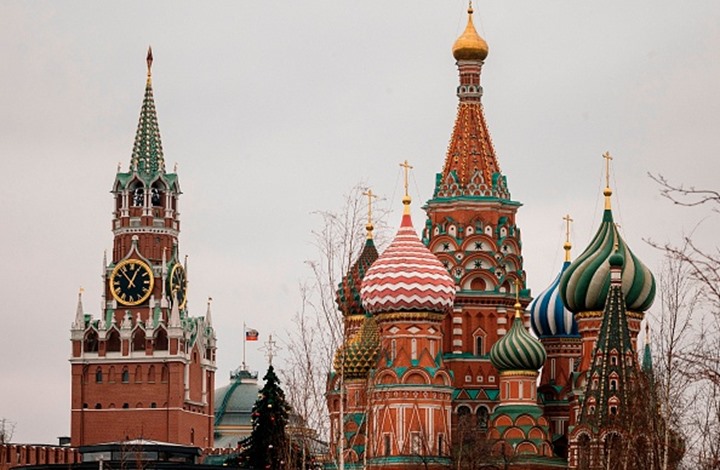 الكرملين: موسكو تعتبر زيلينسكي رئيسا شرعيا لأوكرانيا