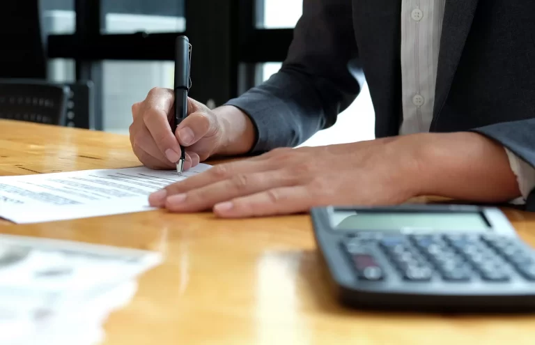 نقيب وسطاء التأمين في لبنان: المستشفيات دفعتنا إلى تسعير البوالص بالدولار