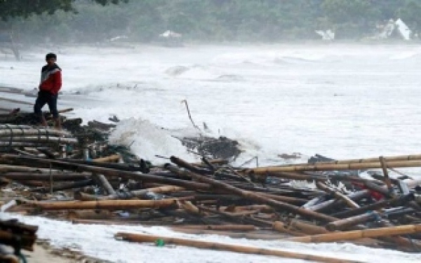 زلزال في أندونيسيا.. وتحذير من “تسونامي”