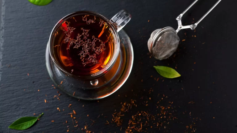 الشاي الساخن يضاعف الإصابة بالسرطان!