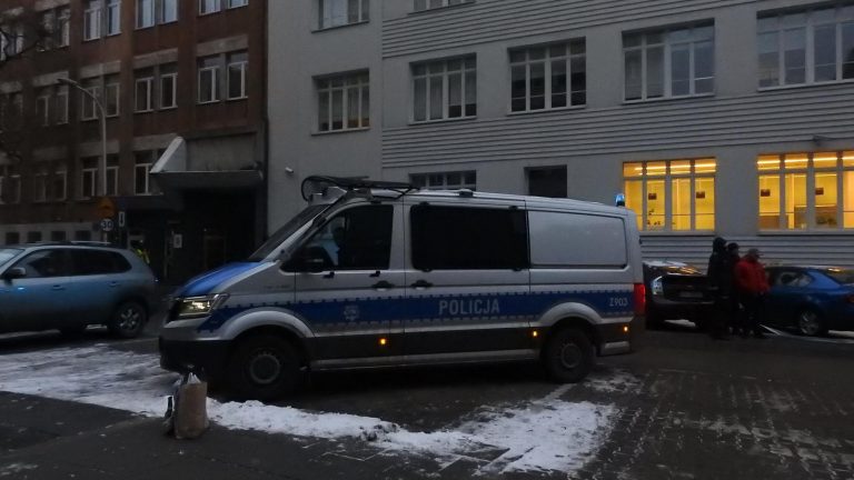 بولندا.. إلقاء زجاجة حارقة على السفارة التركية