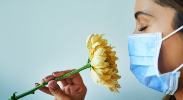 ما العلاقة بين فقدان حاسة الشم ومتحور “أوميكرون”؟