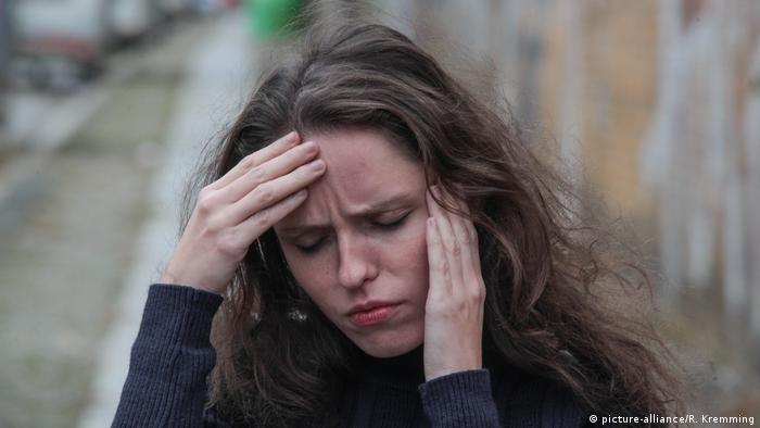 “الصداع”.. أكثر عارض مزعج لمصابي “أوميكرون”