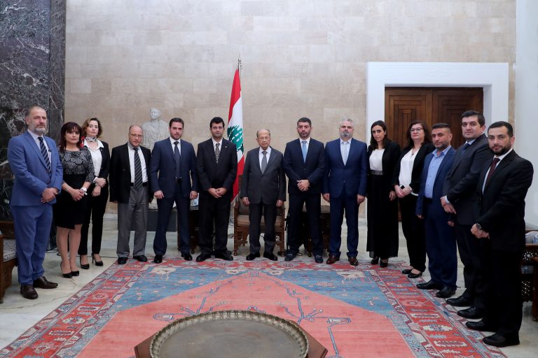 عون استقبل وفد نقابة الصيادلة وأكد تمسك لبنان بإعلان حقوق الانسان: لإقرار”البطاقة الدوائية”