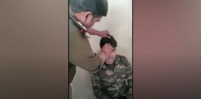 ضابط شرطة هندي حاول الغش في الامتحان.. بالتكنولوجيا!