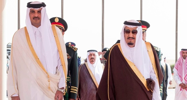 الملك سلمان يدعو أمير قطر لأول قمة خليجية منذ انتهاء الأزمة