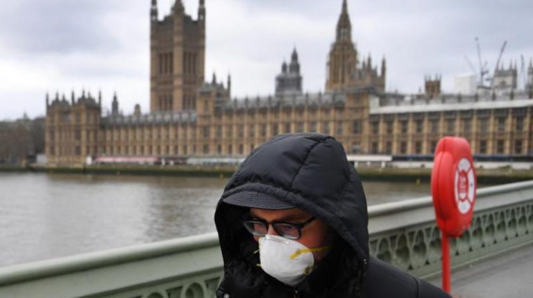 بريطانيا: 3000 حالة دخول للمستشفيات يومياً بسبب كورونا
