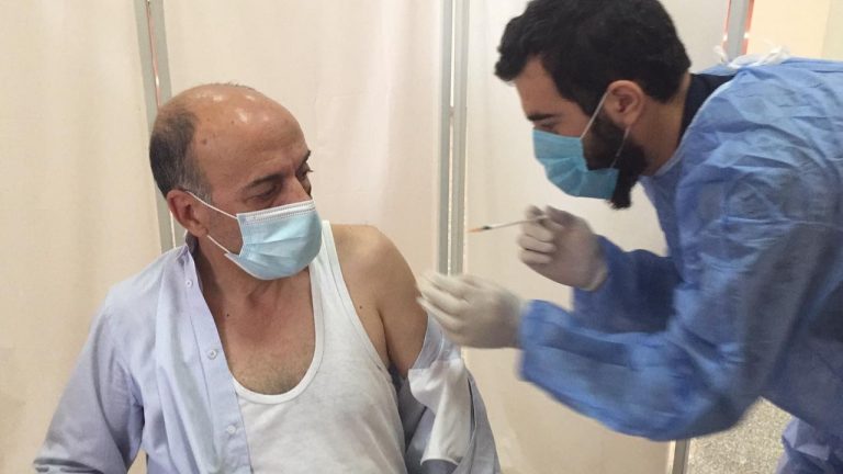 الصحة العالمية: تطعيم 70% من سكان العالم قريبًا