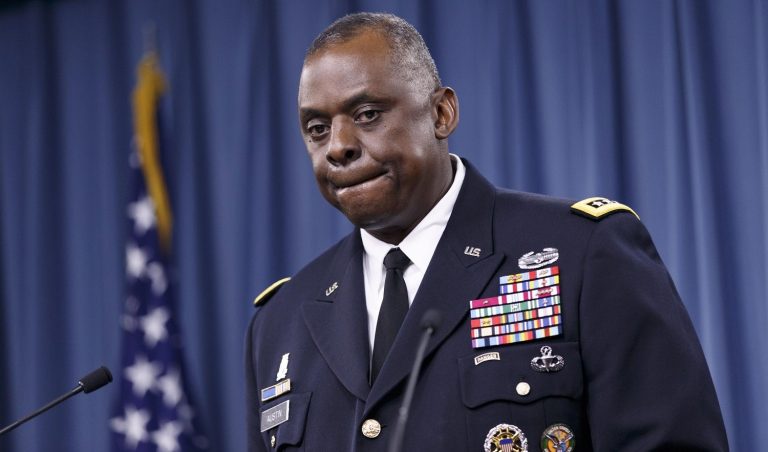 أوستن: نظام بيلاروسيا يستغل المهاجرين بـ”وقاحة”