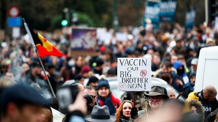 مسيرة حاشدة في بروكسل احتجاجا على قيود كورونا