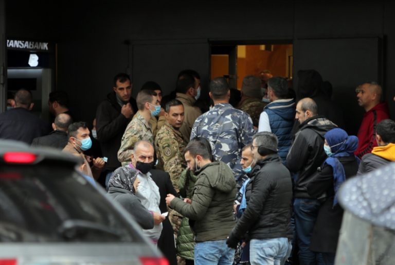 سلامة يذلّ العسكريين وموظفي القطاع العام!