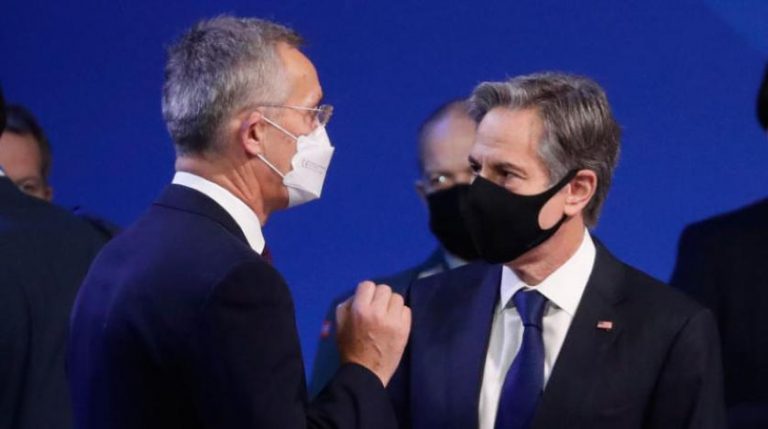 بلينكن تحادث مع ستولتنبرغ حول الحشود الروسية على حدود أوكرانيا