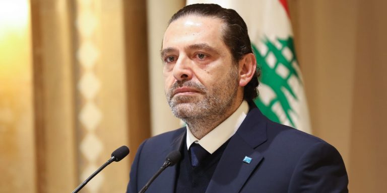 الحريري يقرأ الفاتحة على الضريح (فيديو)