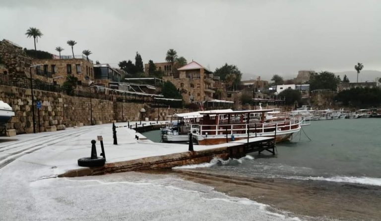 بالفيديو: الثلج يغمر لبنان