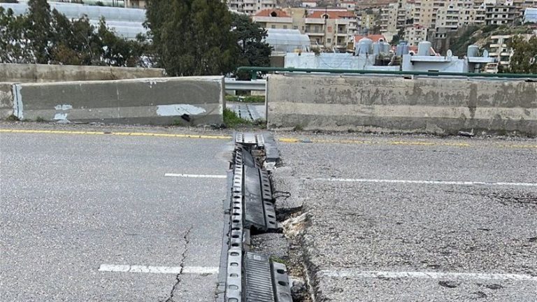 خلل في جسر.. وفرق الأشغال تتحرك