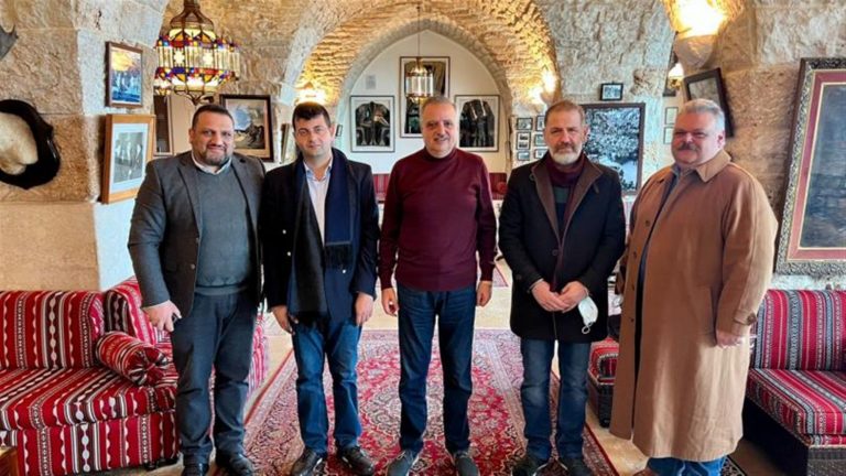 أرسلان خلال لقائه نقيب الصيادلة: ندعم البطاقة الدوائية