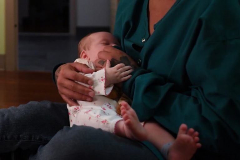 أطفال يولدون مدمنين على المخدرات!