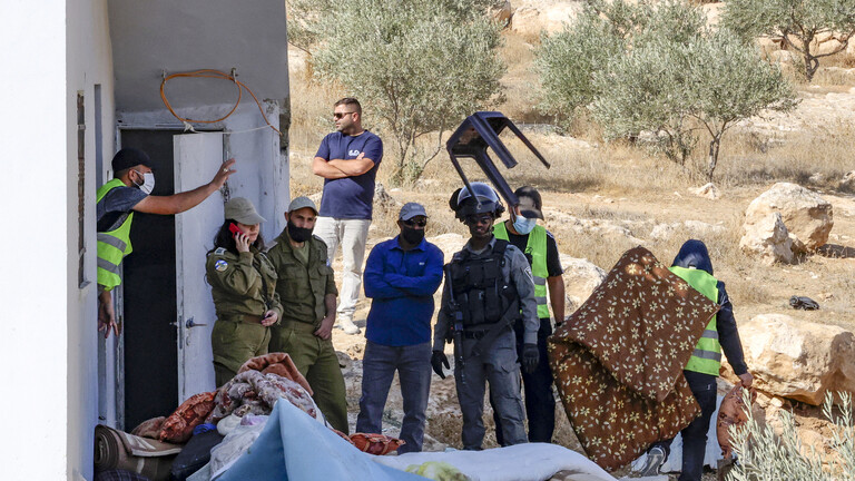 جيش الإحتلال يعتقل 6 فلسطينيين من قصرة وبلاطة