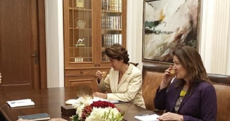 دبلوماسيات مجنّدات للحوار.. ووضع الحصان أمام العربة