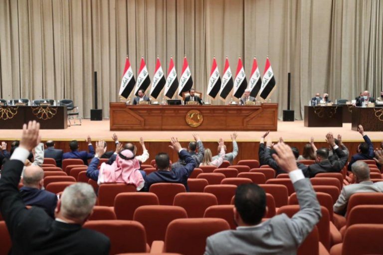 البرلمان العراقي الجديد يعقد أولى جلساته