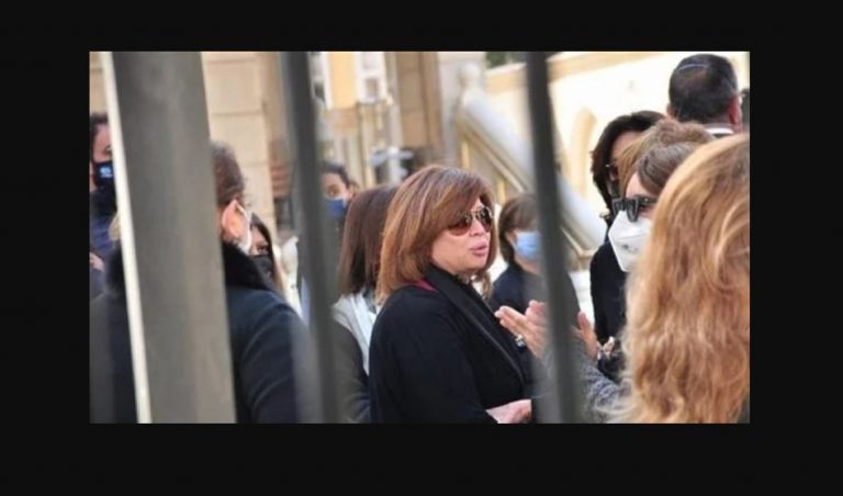 بالفيديو – إلهام شاهين ترد على فيديو صلاتها دون حجاب