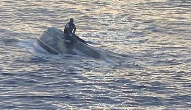 انقلاب مركب قبالة فلوريدا.. وفقدان أثر 39 شخصاً