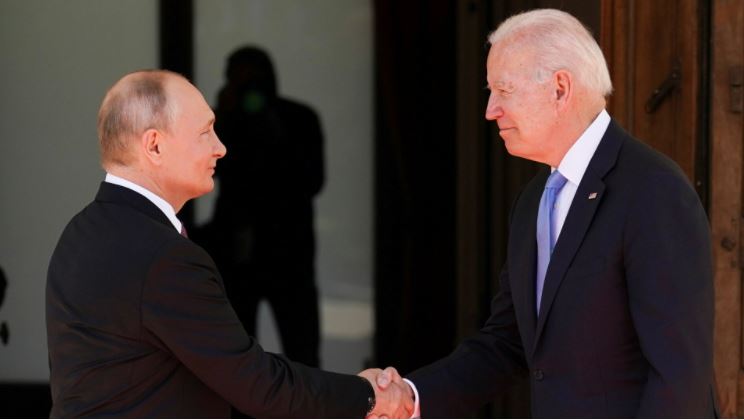 البيت الأبيض لا يستبعد لقاء بين بايدن وبوتين