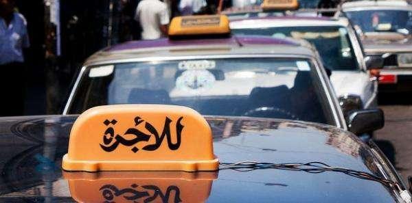 بدء تجمع السيارات العمومية في محيط السرايا