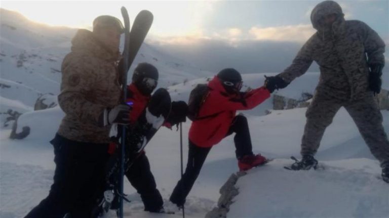 بالصور: العثور على شابين فُقدا في عيون السيمان