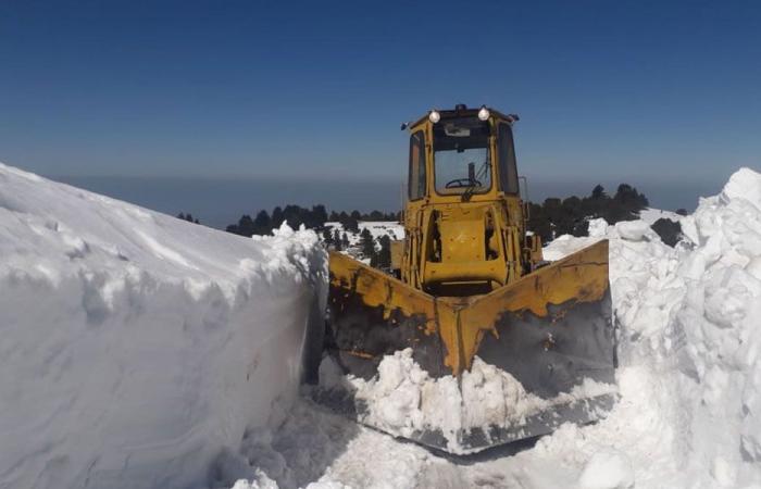 بلديات “القيطع” فتحت الطرقات المقطوعة بالثلوج