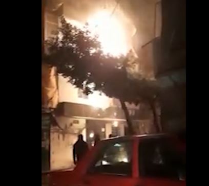 بالفيديو: مبنى سكني يحترق في طريق الجديدة!