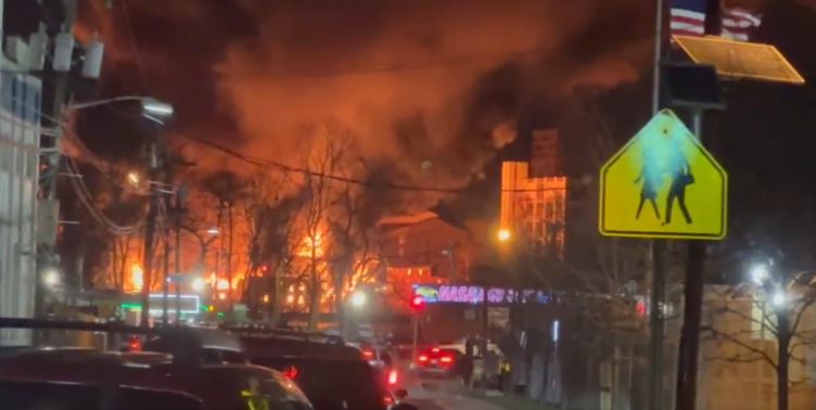 بالفيديو: حريق هائل في نيوجيرسي!
