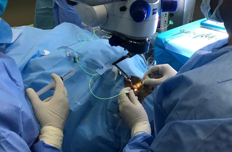 طبيب عيون يتسبب بفقدان 6 مرضى لبصرهم!